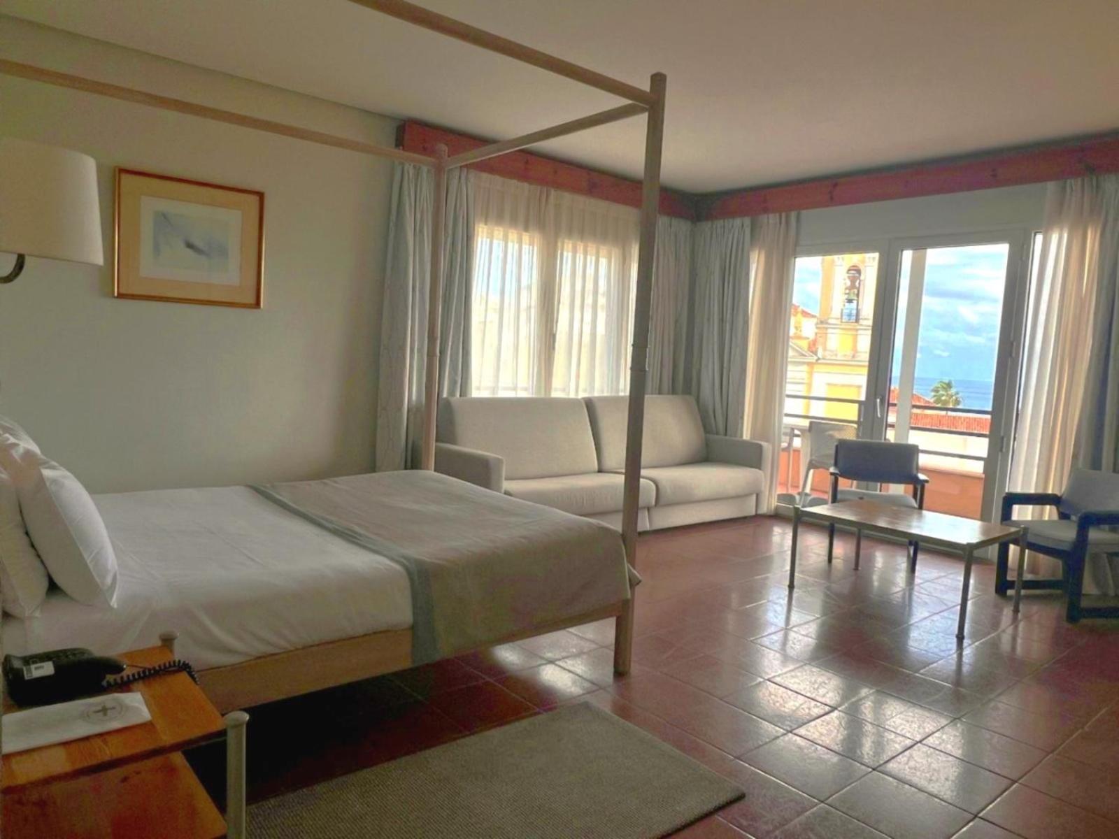 Hotel De 4*